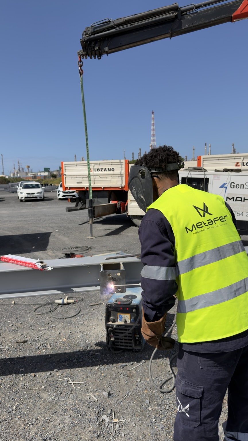 Metal fabrication — equipas Metafer em projeto industrial